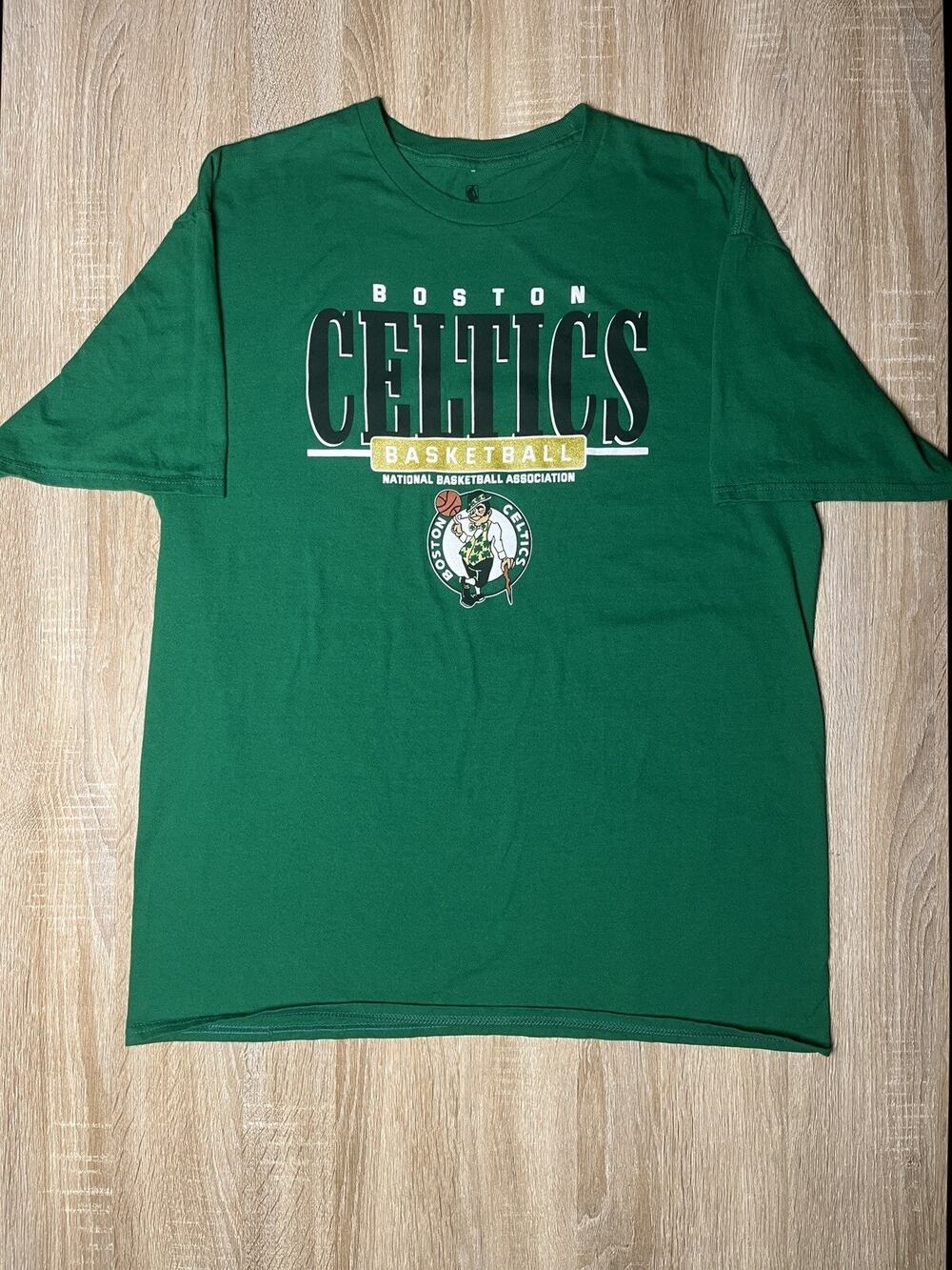 Boston Celtics NBA Official Green Vintage Size Medium TShirt Size M